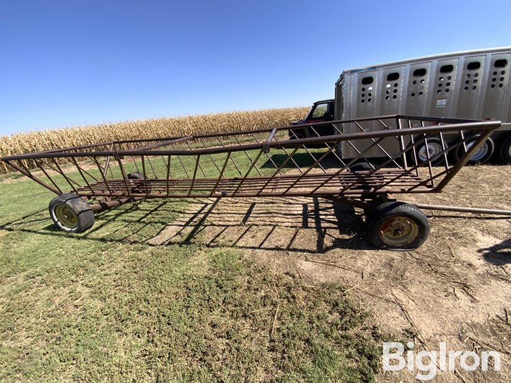 blattner-3-bale-hay-feeder-wagon-image-4