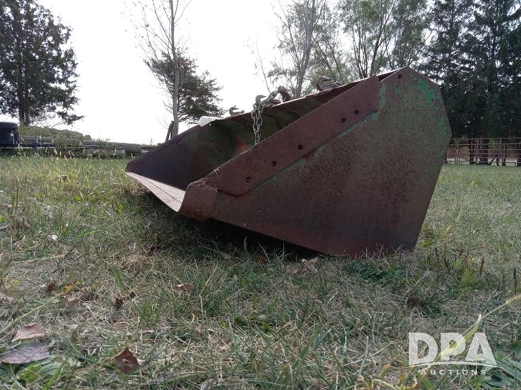 john-deere-loader-bucket-(cg410)-image-2