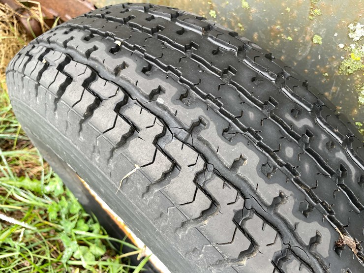 #8040-•-1998-corn-pro-tandem-axle-horse-trailer-(no-title)-image-21