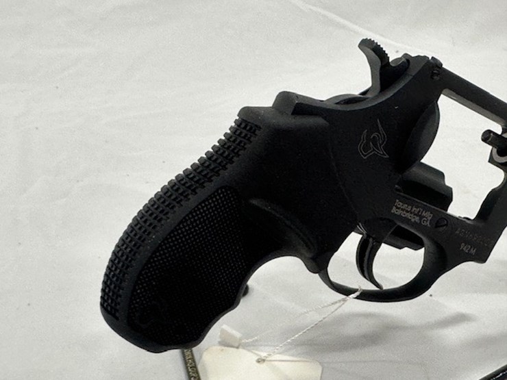 #2025-00067-•-taurus-942m-revolver-image-35