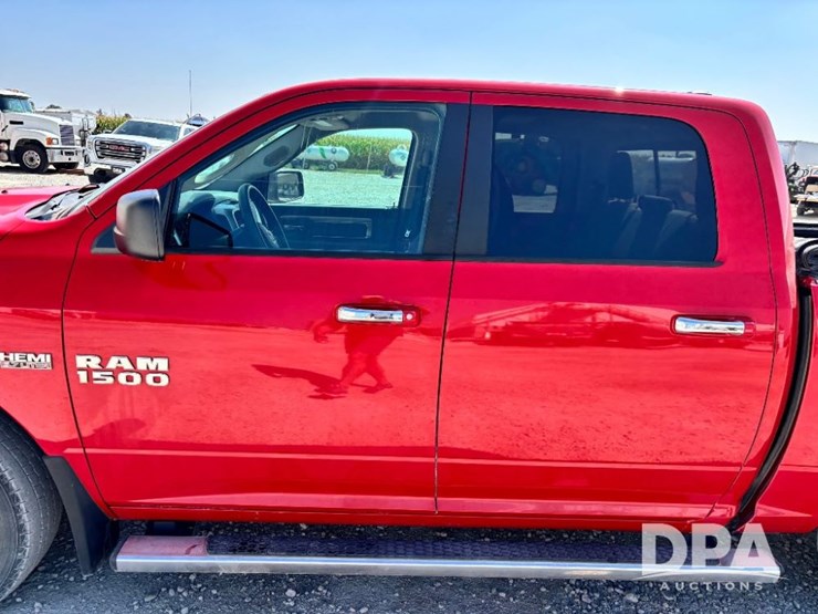 2017-ram-1500-slt-image-23