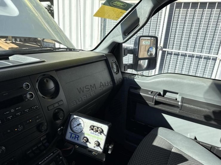 2013-ford-f550-image-23