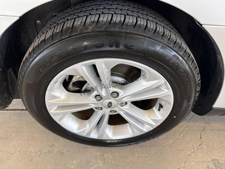 2016-ford-taurus-se-sdn-image-8