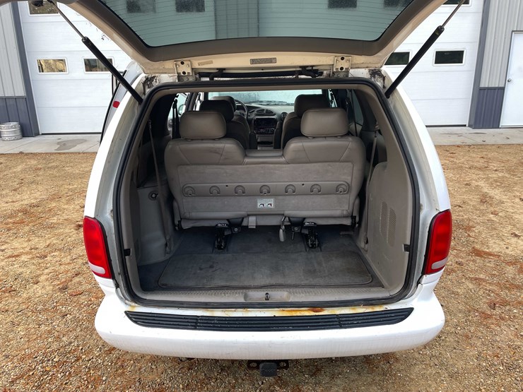 1999-chrysler-town-&-country-image-63