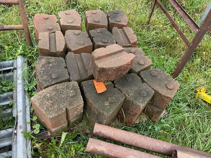 #8118-•-landscaping-bricks-image-1