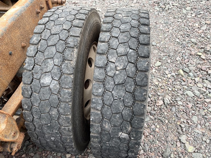 #1000-•-2005-mack-semi-tractor-(has-mi-title)-image-55