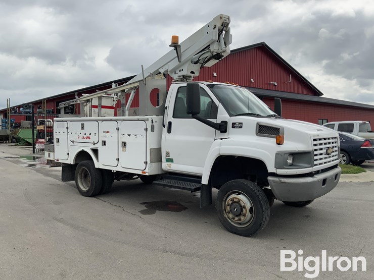 2009-chevrolet-c4500-kodiak-4x4-bucket-truck-image-3