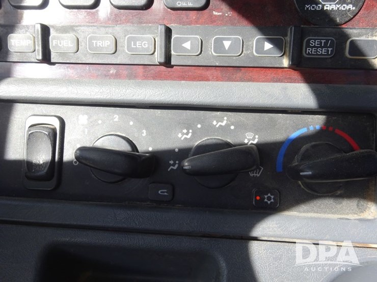 2017-freightliner-coronado-day-cab-glider-truck-(pz13993,-unit-725)-image-100