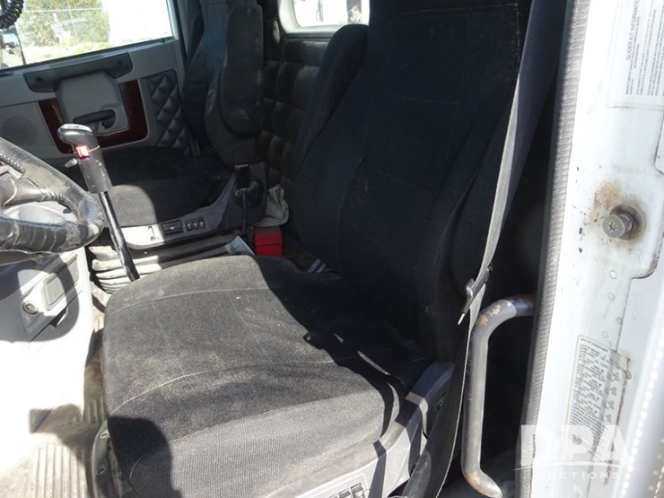 2017-freightliner-coronado-day-cab-glider-truck-(pz13993,-unit-725)-image-92