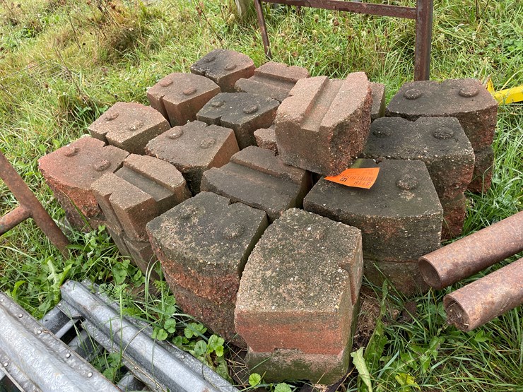 #8118-•-landscaping-bricks-image-2