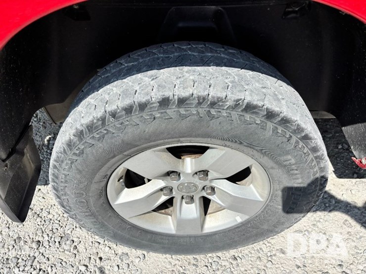 2017-ram-1500-slt-image-39