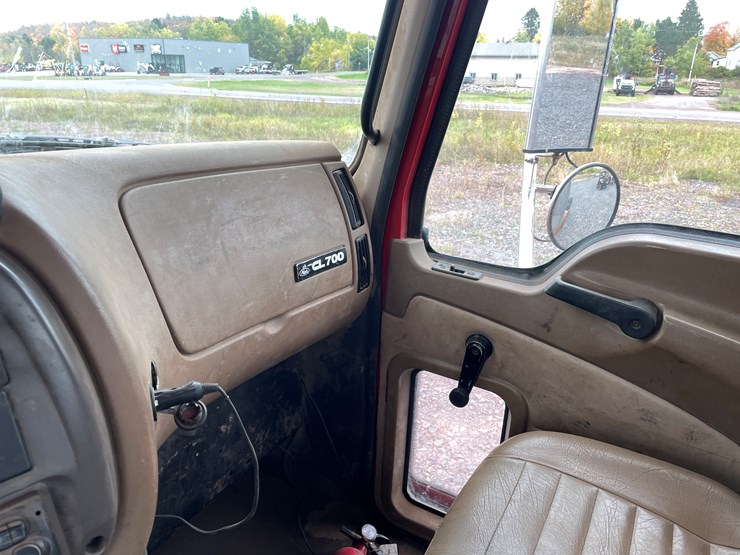 #1000-•-2005-mack-semi-tractor-(has-mi-title)-image-29