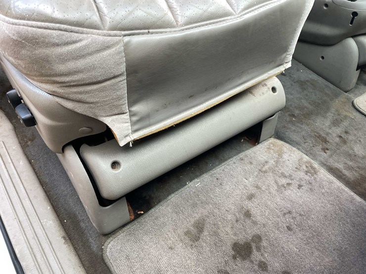 1999-chrysler-town-&-country-image-101