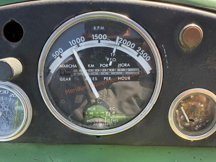 john-deere-4010-image-37