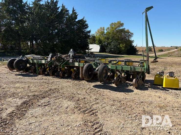 john-deere-7300-image-1