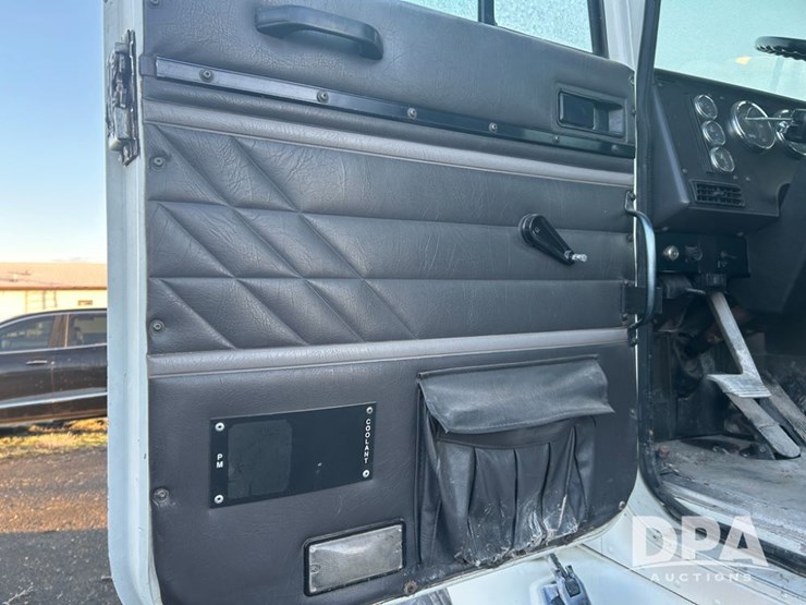 international-9100-image-24