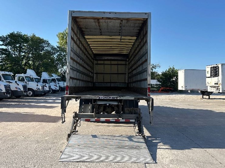 2020-freightliner-m2-106-business-class-image-3