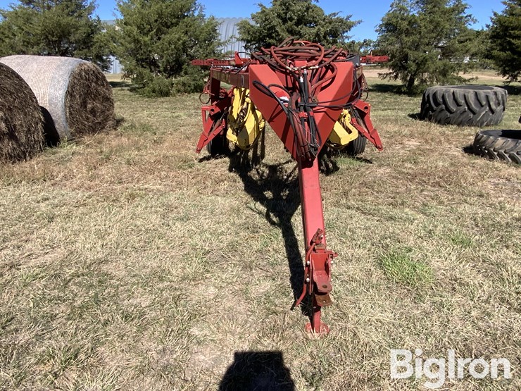 new-holland-216-image-2