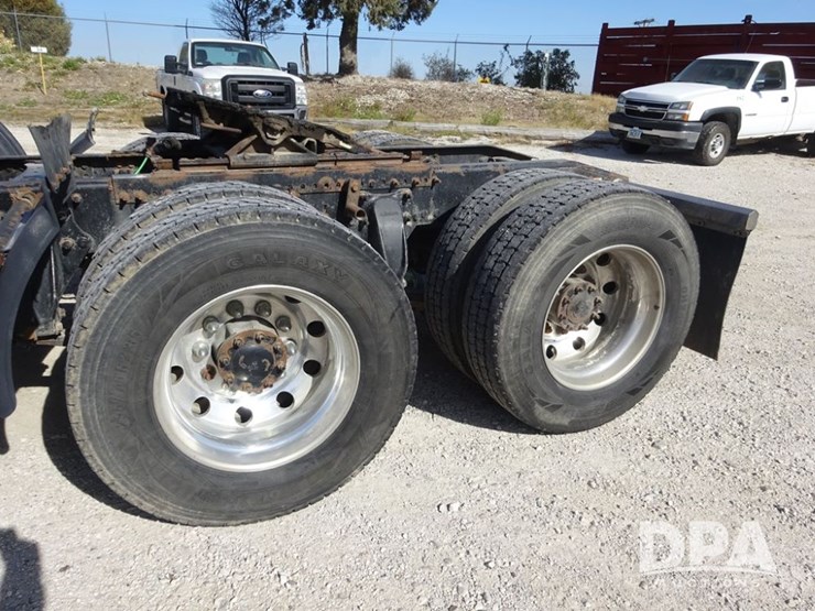 2017-freightliner-coronado-day-cab-glider-truck-(pz13993,-unit-725)-image-48