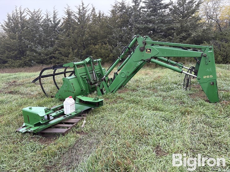 john-deere-265-image-8
