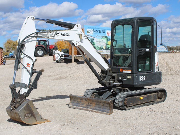 2016-bobcat-e32i-image-1