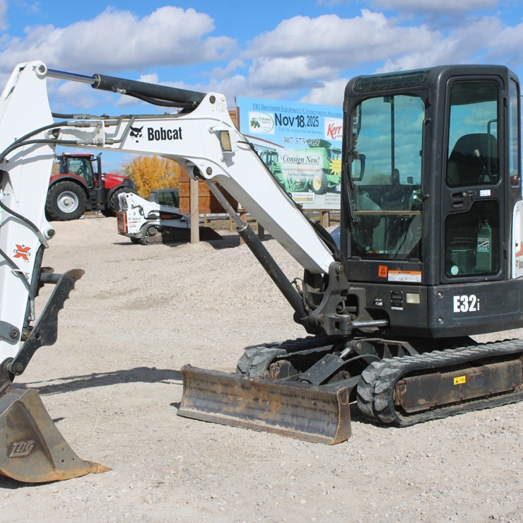 2016 BOBCAT E32i