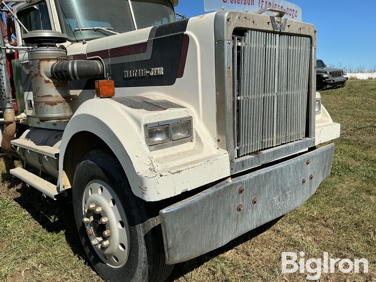 1979-john-deere-685-image-13