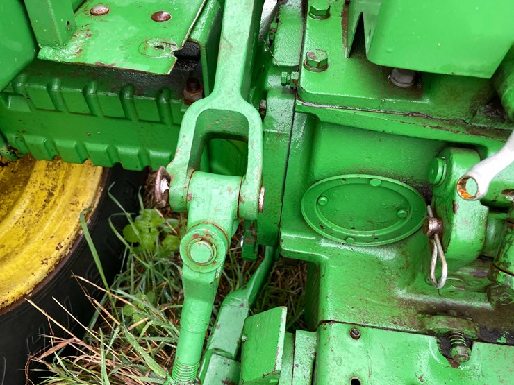 john-deere-3010-image-9