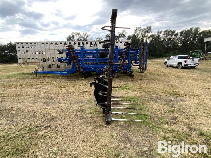 dymax-bale-spear-wheel-loader-attachment-image-4