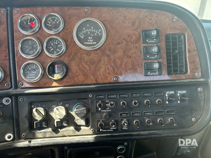 2004-peterbilt-379-image-40