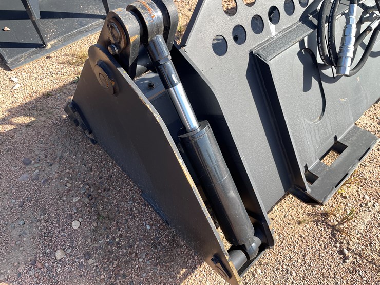 #4078-•-72"-4-in-1-bucket-attachment-image-4