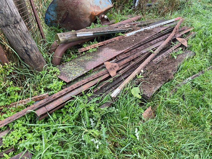 #9610-•-pile-of-miscellaneous-metal-image-4