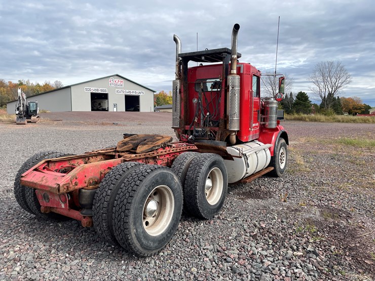 #1001-•-2004-kenworth-semi-tractor-(has-mi-title)-image-3