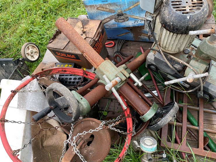 #8125-•-pallet-of-misc-image-18