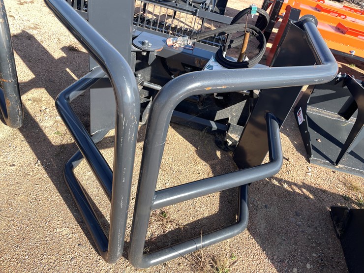 #4085-•-wolverine-skidsteer-bale-squeeze-attachment-image-14