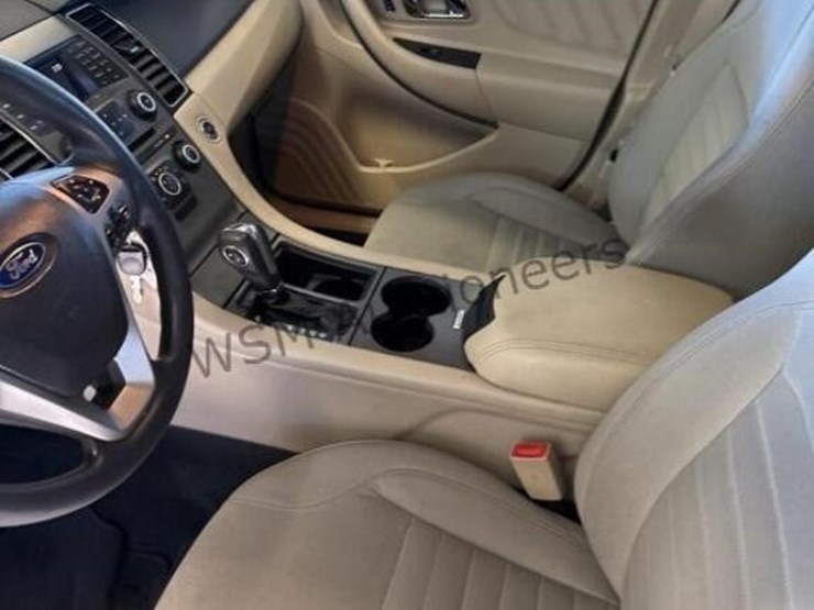 2016-ford-taurus-se-sdn-image-19