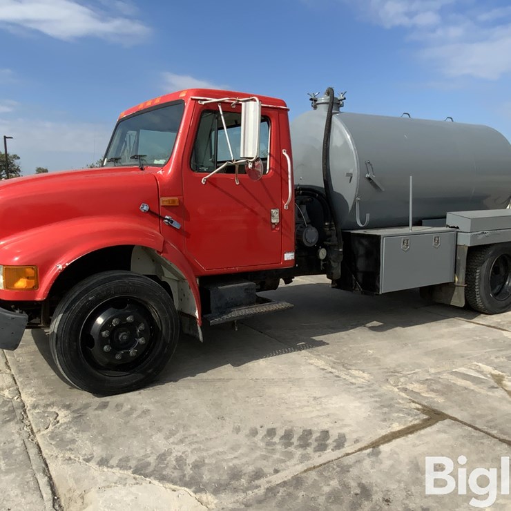 1999 INTERNATIONAL 4700