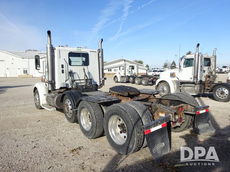 2016-freightliner-coronado-day-cab-glider-truck-(pz13982,-unit-720)-image-26