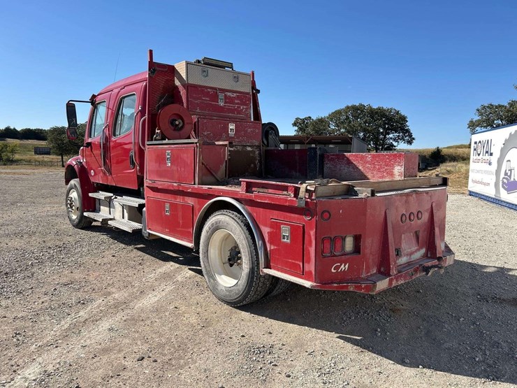 2019-freightliner-day-cab-image-2