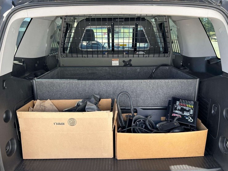 2016-chevrolet-tahoe-image-21