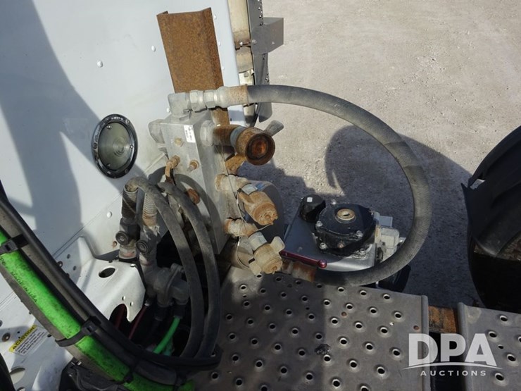 2018-freightliner-coronado-day-cab-glider-truck-(pz13985,-unit-775)-image-75