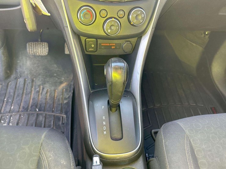 2017-chevrolet-trax-ls-suv-image-16