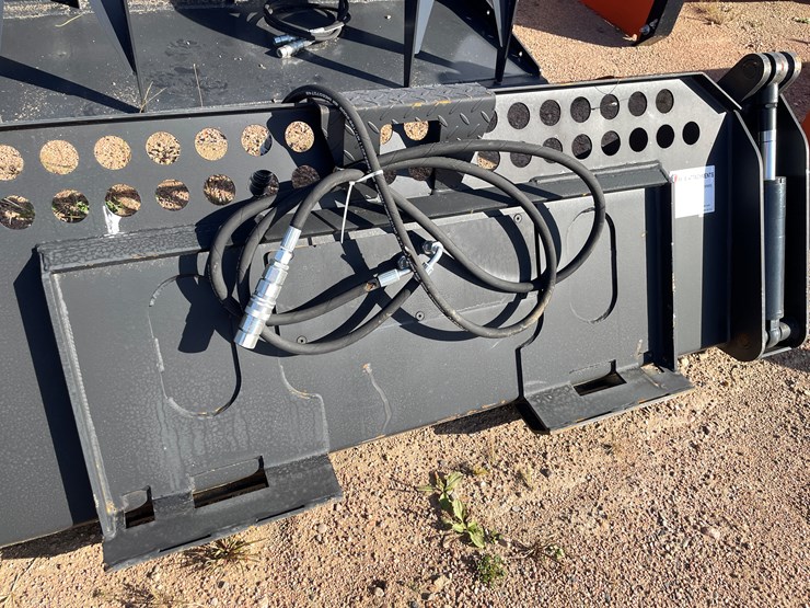 #4078-•-72"-4-in-1-bucket-attachment-image-7