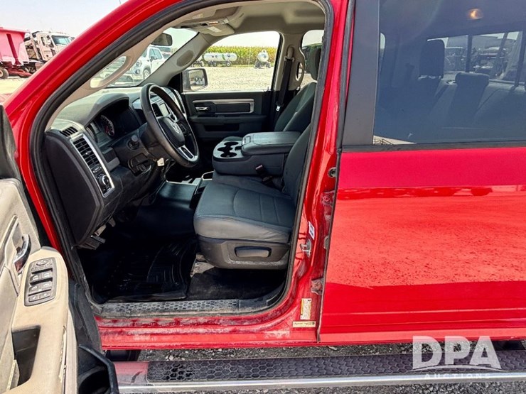 2017-ram-1500-slt-image-75