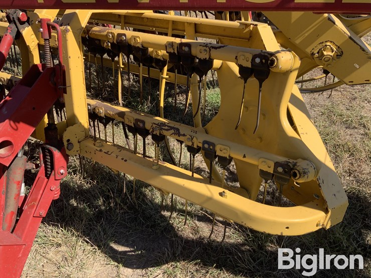 new-holland-216-image-13