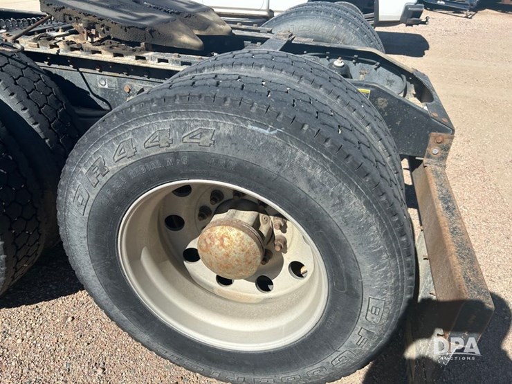 2004-peterbilt-379-image-16