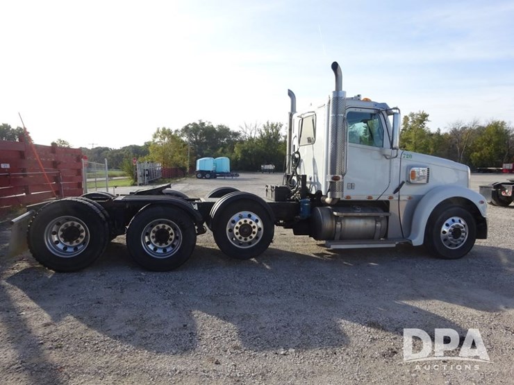 2016-freightliner-coronado-day-cab-glider-truck-(pz13982,-unit-720)-image-15
