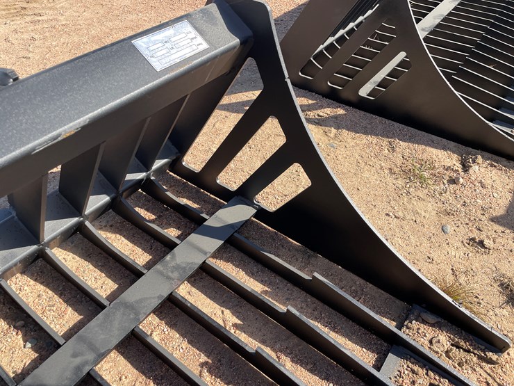 #4111-•-72"-rock-bucket-attachment-image-6