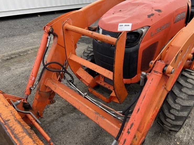 2010-kubota-l3200-image-19
