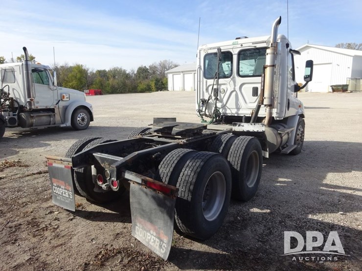 2018-freightliner-cascadia-day-cab-truck-(pz13986,-unit-405)-image-18